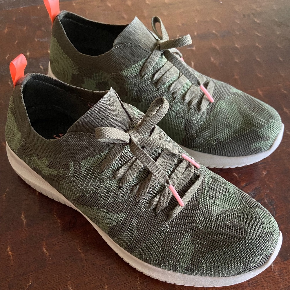 Skechers Women's Ultra Flex - Olive Camo - Size 9.5